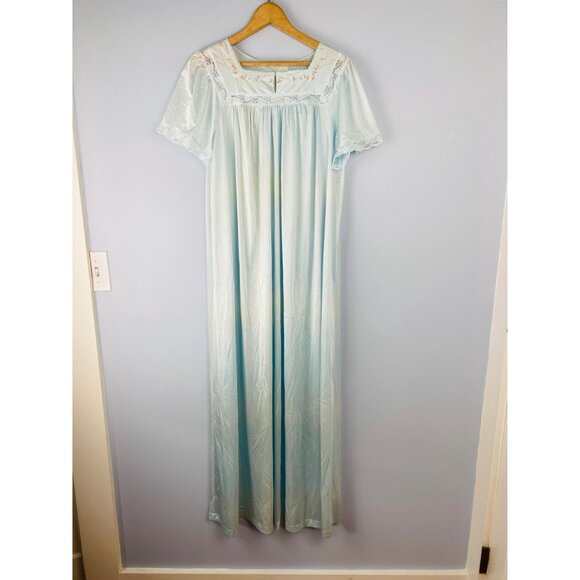 Vintage NWT Shadowline Nightgown with Embroidered Detail, Size Small, Light Blue - Picture 2 of 9